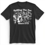 1773년부터 이어져 온 'Spilling The Tea' 프리미엄 티셔츠 - 이미지 4